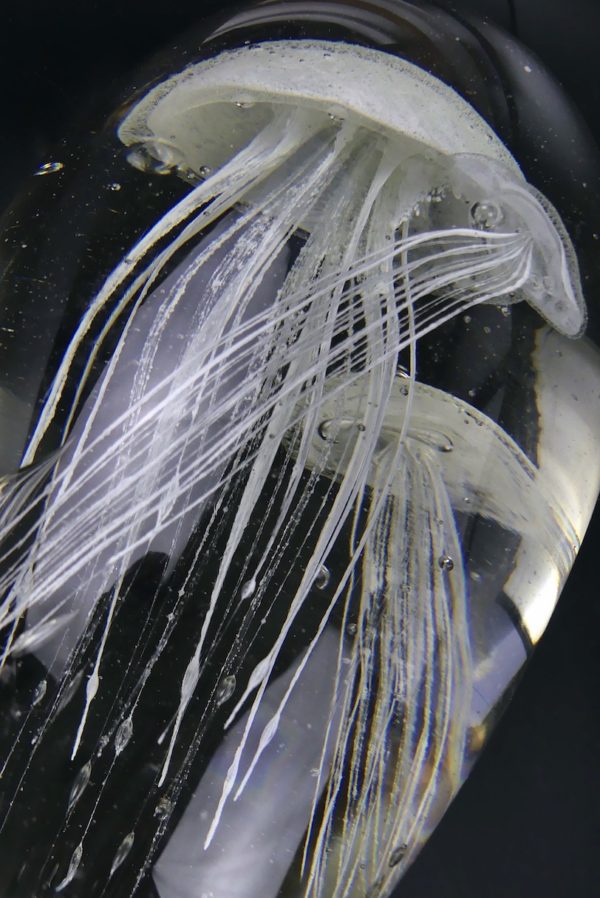 Grande sulfure 3 méduses blanches phosphorescentes en verre (détail)