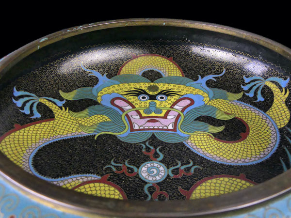 Rince-pinceaux chinois Ming aux dragons en émail cloisonné et bronze (détail)