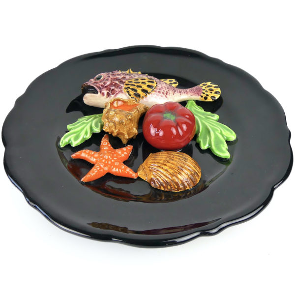 Assiette ronde Vallauris barbotine poisson et coquillages 60 (3/4)