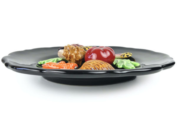 Assiette ronde Vallauris barbotine poisson et coquillages 60 (profil)