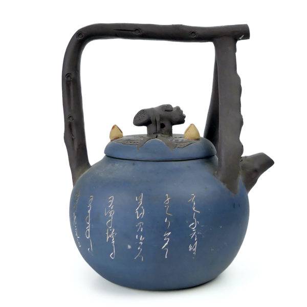 Théière chinoise bleue ancienne en argile rouge de Yixing (profil)