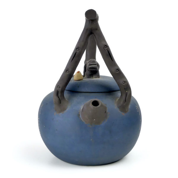 Théière chinoise bleue ancienne en argile rouge de Yixing (face)
