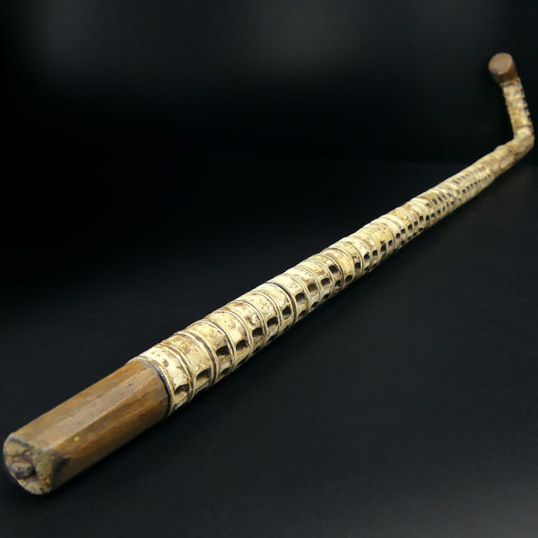 Canne de capitaine Cap Hornier bois et vertèbres de requin XIXe (dessous 3/4)