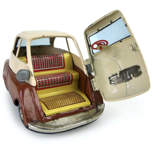 Isetta BMW à friction en tôle des années 60 dans sa boîte d’origine (3/4 ouvert)
