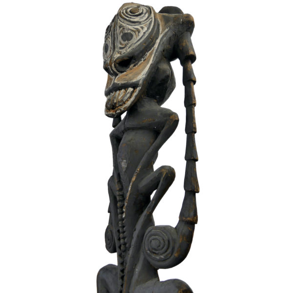 Grand totem insecte iatmul anthropomorphe monoxyle Moyen Sépik (3/4)