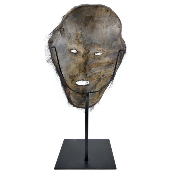 Masque Gurung de chaman en peau de Yak sur socle Himalaya Népal (dos)