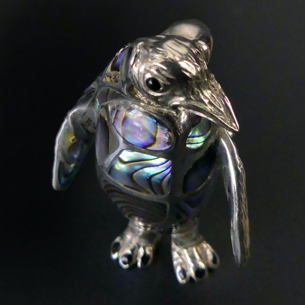 Broche pendentif Pingouin en nacre d'ormeau et argent sterling ( dessus 3/4)