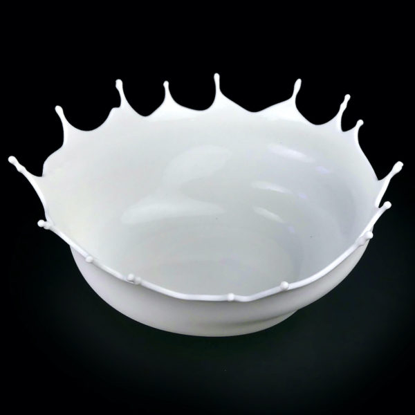 Coupe à fruits Dropp blanche du designer allemand Niels Römer (dessus 3/4)