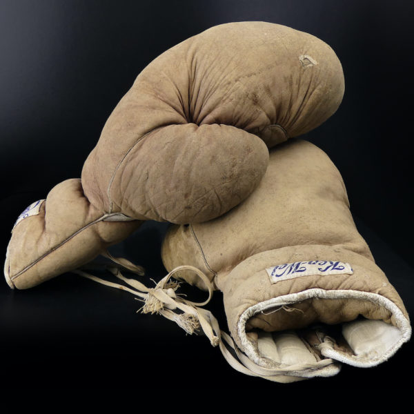 Gants de boxe Ken-Wel vintage en cuir usé USA 1945 (3/4)