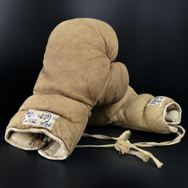 Gants de boxe Ken-Wel vintage en cuir usé USA 1945 (3/4)