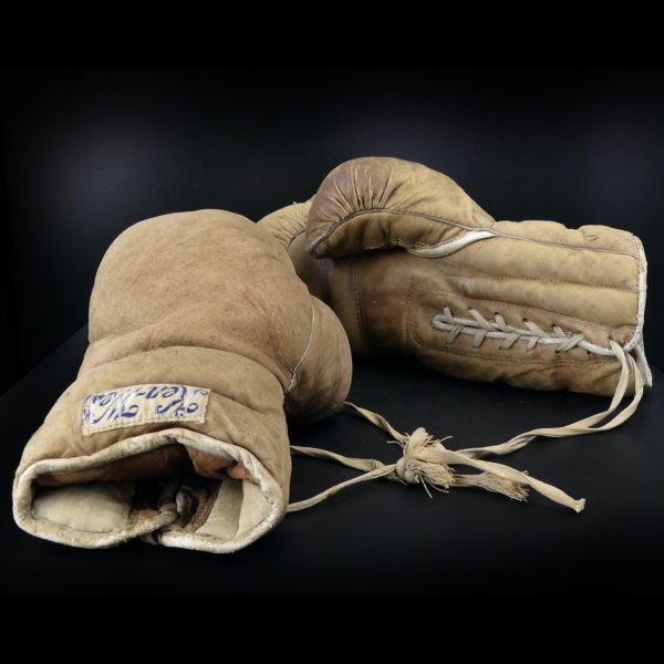 Gants de boxe Ken-Wel vintage en cuir usé USA 1945 (3/4)