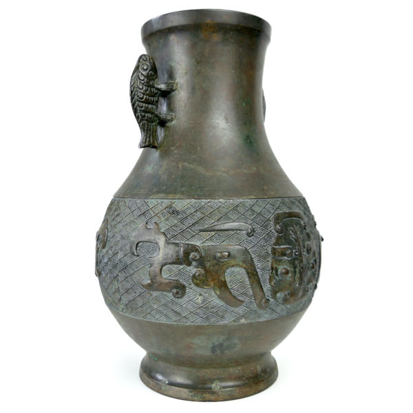 Vase ventru japonais en bronze patiné vert de gris Période Meiji (3/4)