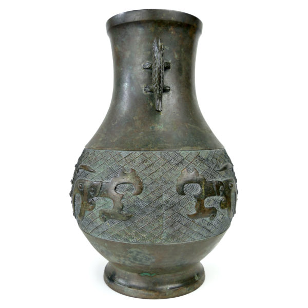 Vase ventru japonais en bronze patiné vert de gris Période Meiji (profil)