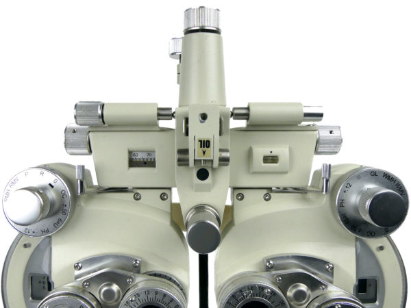 Réfracteur ophtalmique vintage sur socle NOVACEL Instruments France (détail)