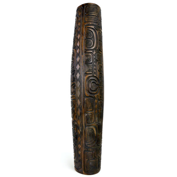 Grand toere tambour à fente polynésien en bois sculpté et son aito (3/4)