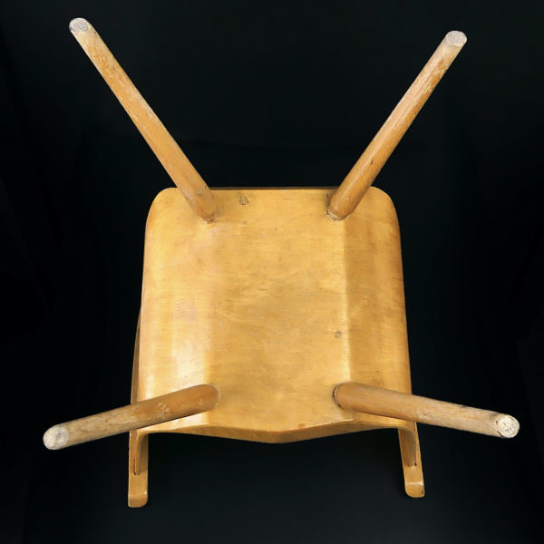 Petite chaise Baumann en bois de hêtre Manufacture Baumann Mobilier 1960 (dessous)