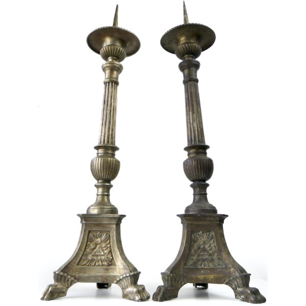 Paire de pique-cierges d’église en métal XIXe France (face)