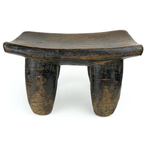 Tabouret Lobi ancien en bois massif Mobilier ethnique Burkina Faso (face)