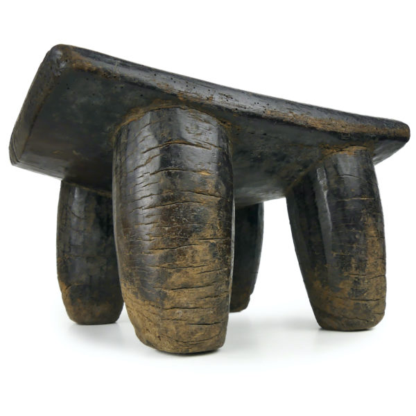 Tabouret Lobi ancien en bois massif Mobilier ethnique Burkina Faso (dessous 3/4)