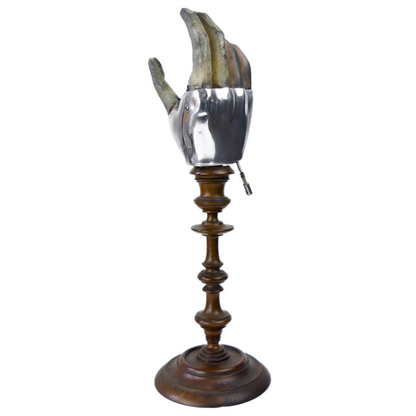 Prothèse de main vintage articulée mécanique sur pied (3/4)