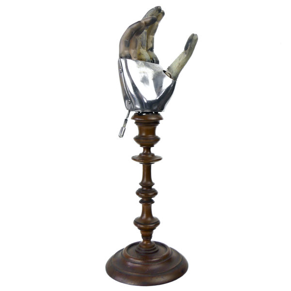 Prothèse de main vintage articulée mécanique sur pied (3/4)