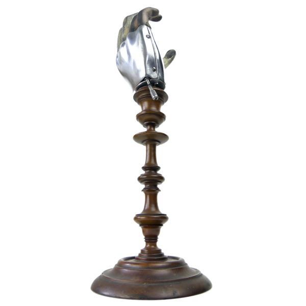 Prothèse de main vintage articulée mécanique sur pied (3/4)
