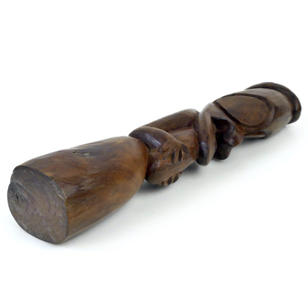 Statue rituelle du Vanuatu sculptée en bois précieux Culture mélanésienne (dessous 3/4)