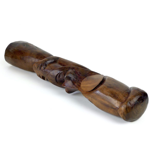 Statue rituelle du Vanuatu sculptée en bois précieux Culture mélanésienne (dessus 3/4)