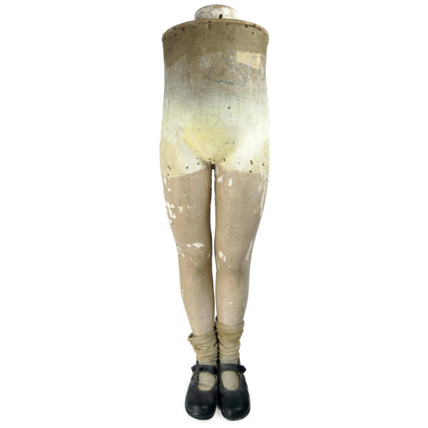 Bas de mannequin de vitrine ancien du début du XXe France (face)