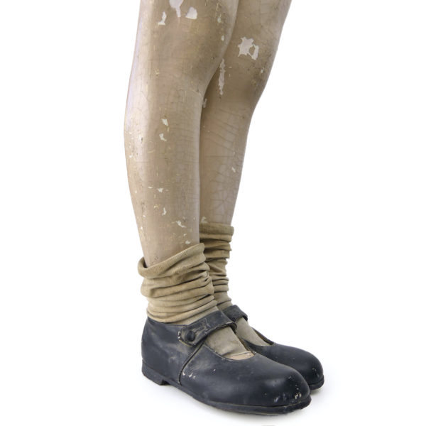 Bas de mannequin de vitrine ancien du début du XXe France (détail)