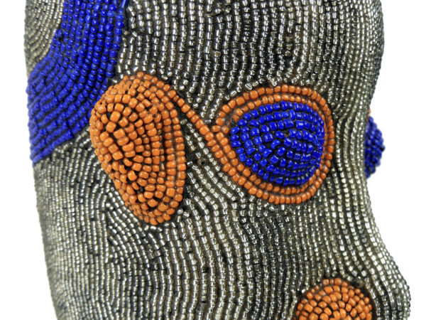 Tête perlée Bamiléké traditionnelle en terre cuite et perles Art de Cameroun – Image 7