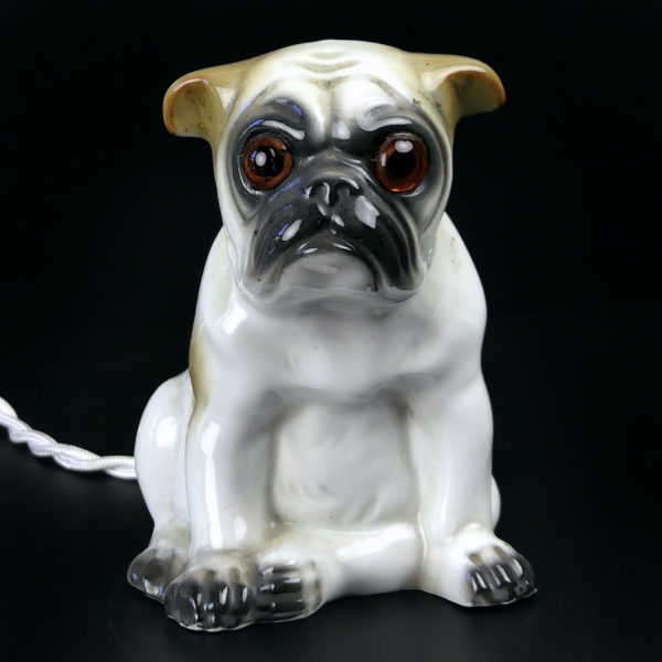 Veilleuse bouledogue brûle-parfums en porcelaine début XXe Allemagne (face)