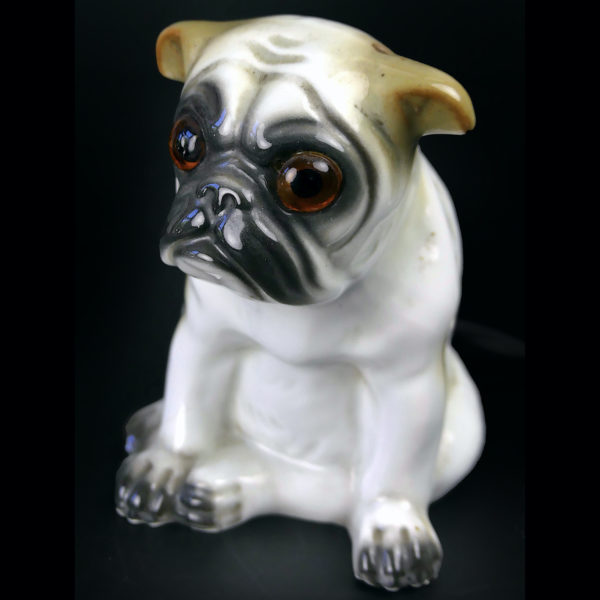 Veilleuse bouledogue brûle-parfums en porcelaine début XXe Allemagne (dessus 3/4)