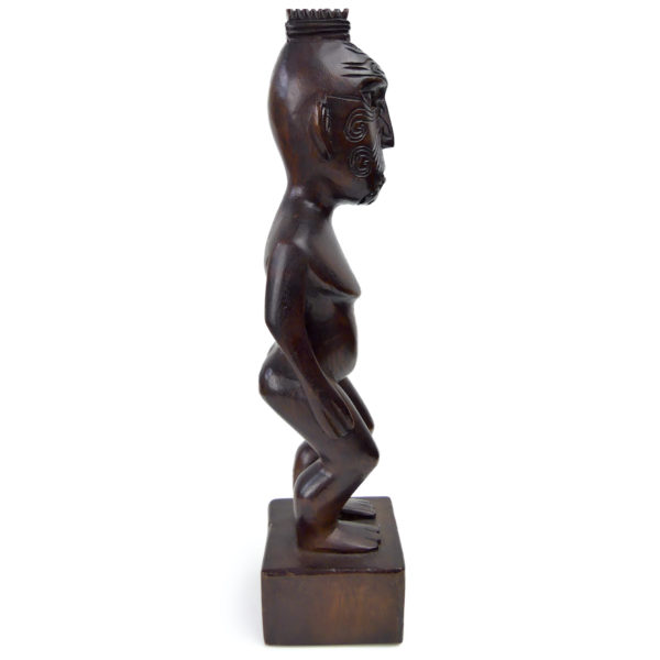 Petit Teko Teko Poutokomanawa Māori en bois brun Nouvelle-Zélande (profil)