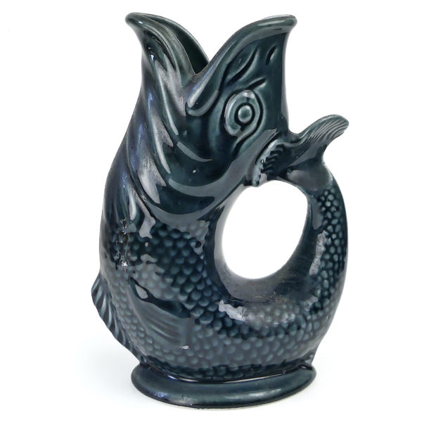 Petit pichet poisson anglais en céramique bleue Fosters Studio Pottery (profil)