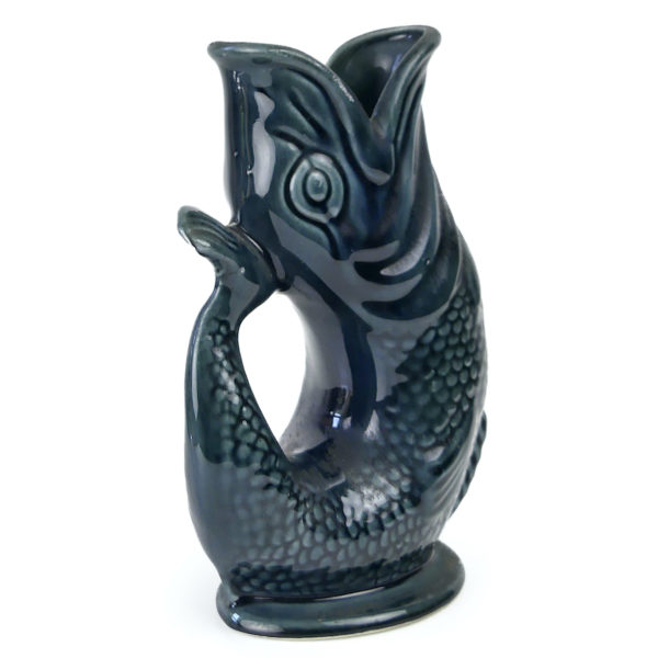Petit pichet poisson anglais en céramique bleue Fosters Studio Pottery (3/4 dos)
