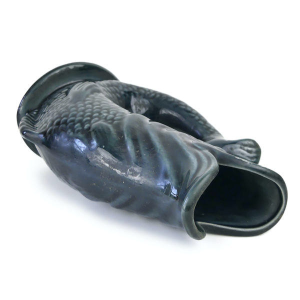 Petit pichet poisson anglais en céramique bleue Fosters Studio Pottery (dessus 3/4)