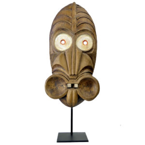 Long masque en bois sculpté sur socle Collection ethnique Art tribal (face)