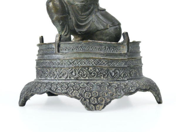 Brûle-encens Oni démon hurlant en bronze Encensoir kōro Début Shōwa (détail)