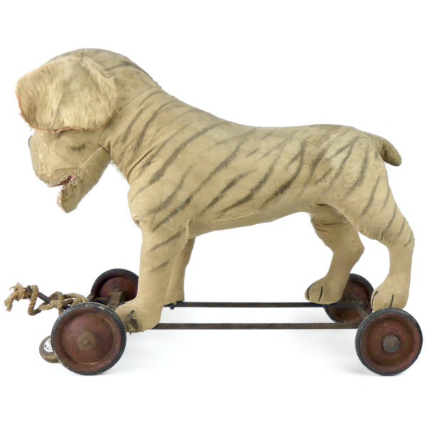 Bouledogue à roulettes rare peluche et paille Début XXe siècle Steiff Allemagne (profil)