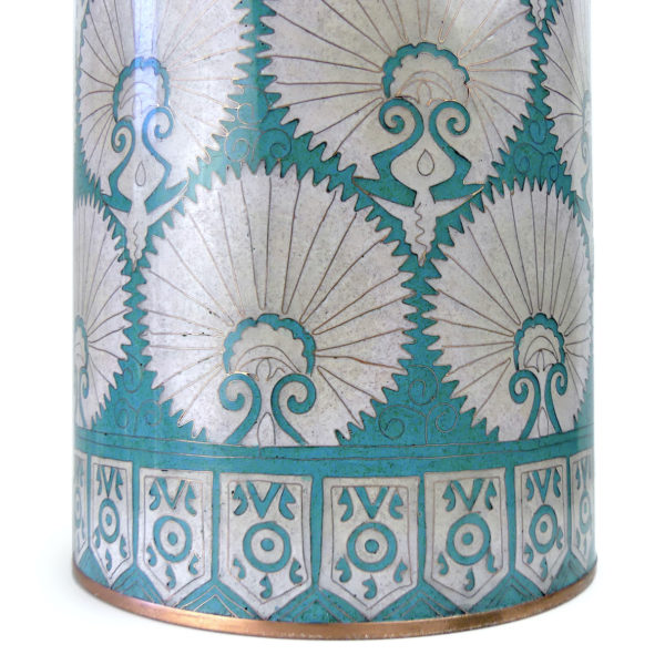 Grand pot cloisonné éventails turkmen bleu et blanc Fabienne Jouvin Paris (détail)