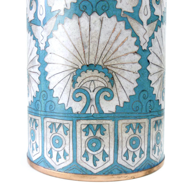 Pot long cloisonné éventails turkmen bleu et blanc Fabienne Jouvin Paris (détail)