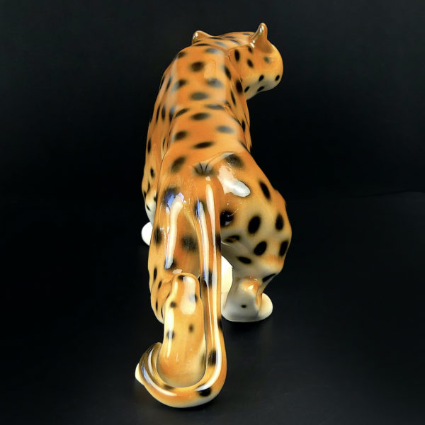 Panthère en porcelaine numérotée signée Royal Dux Bohemia Tchécoslovaquie (dos)