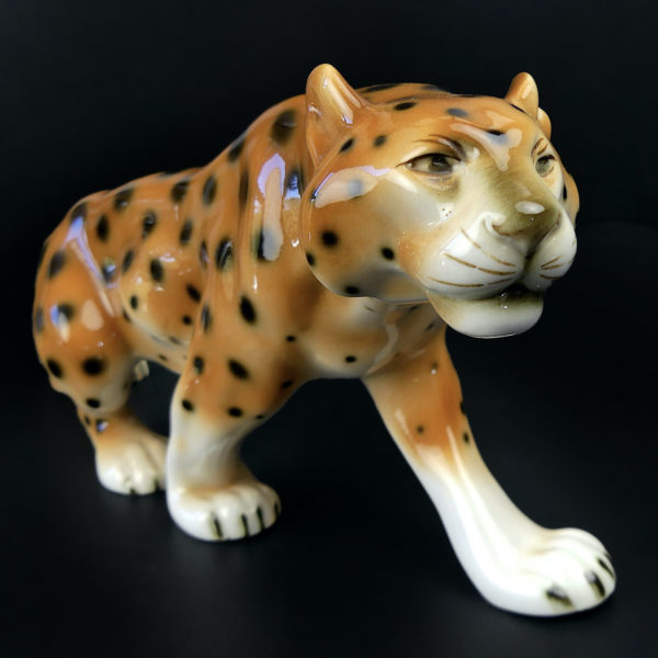Panthère en porcelaine numérotée signée Royal Dux Bohemia Tchécoslovaquie (3/4)