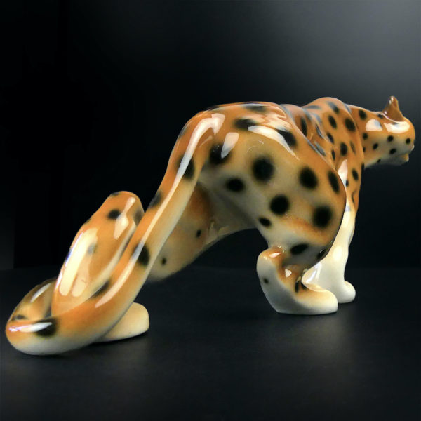 Panthère en porcelaine numérotée signée Royal Dux Bohemia Tchécoslovaquie (3/4 dos)