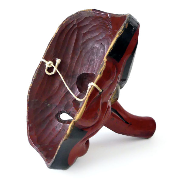 Masque Tengu ancien en bois sculpté rouge noir et or Théâtre nô (dos 3/4)