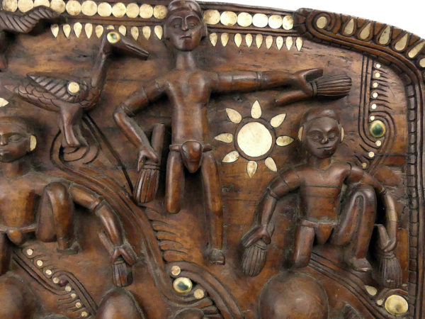Grand bas-relief salomonais ancien en bois dur sculpté originaire des îles Salomon (détail)