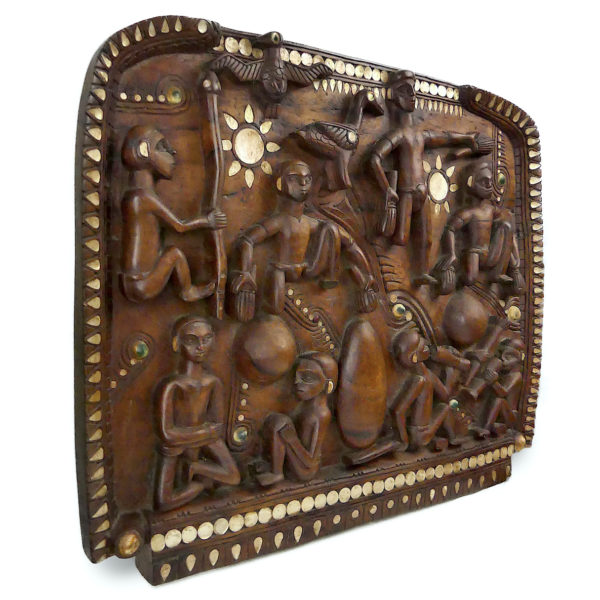 Grand bas-relief salomonais ancien en bois dur sculpté originaire des îles Salomon (3/4)