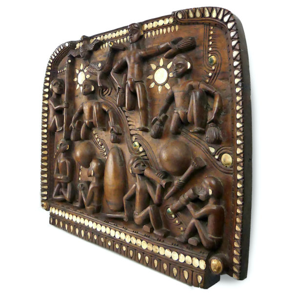 Grand bas-relief salomonais ancien en bois dur sculpté originaire des îles Salomon (3/4)