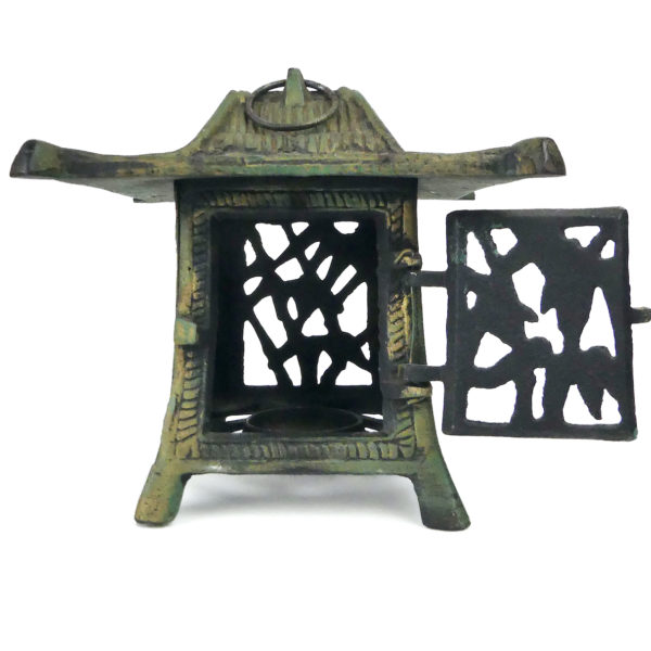 Petite lanterne de jardin japonaise en fonte d’acier de la période Shōwa (face ouverte)